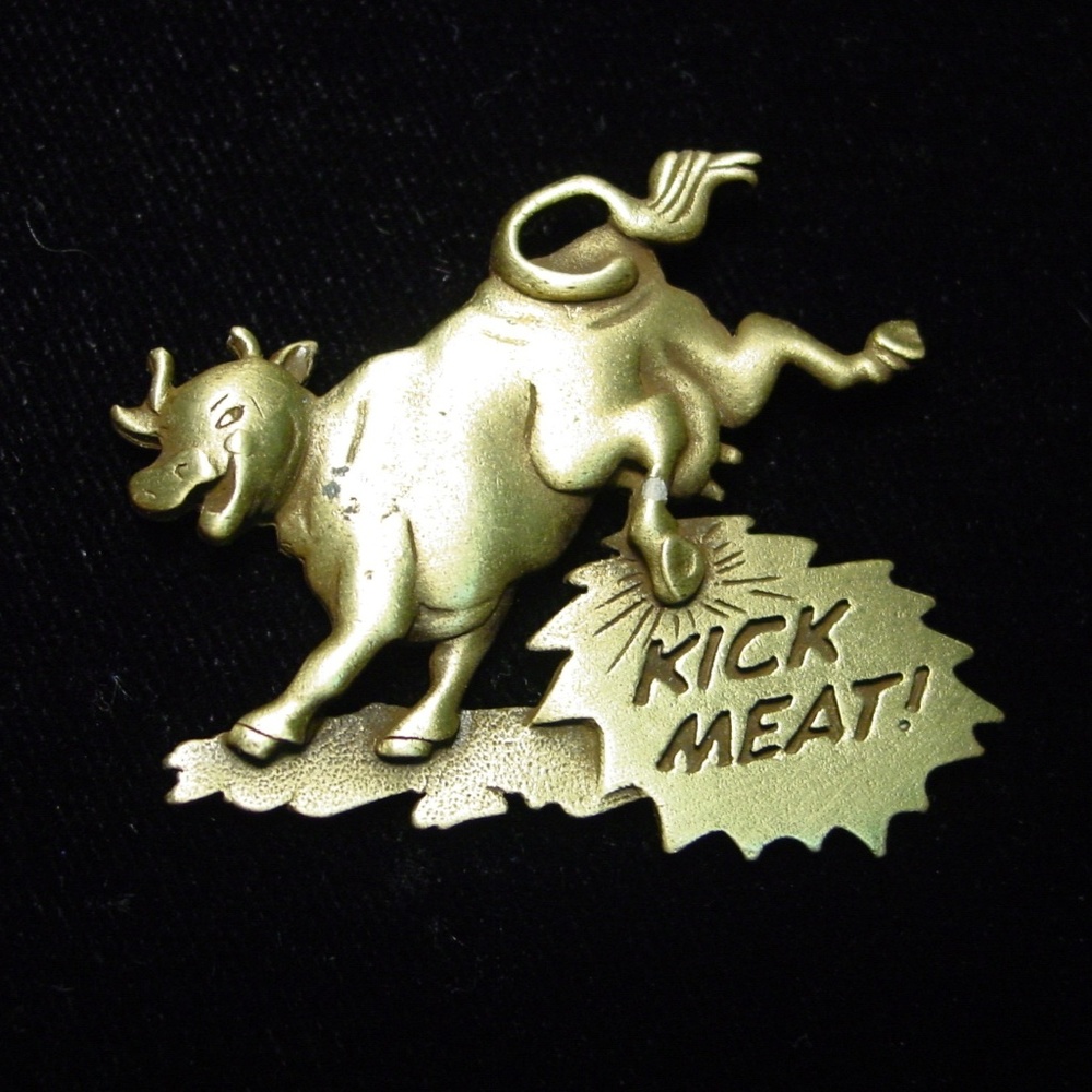 COPY - 🆕 Cow Saying 'KICK MEAT!' Pin Brooch